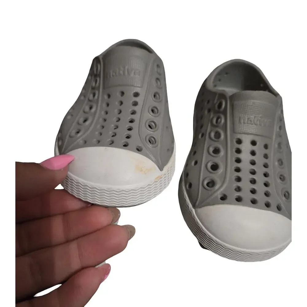 Native Jefferson Gray Slip-On Shoes Size:‎ 4
